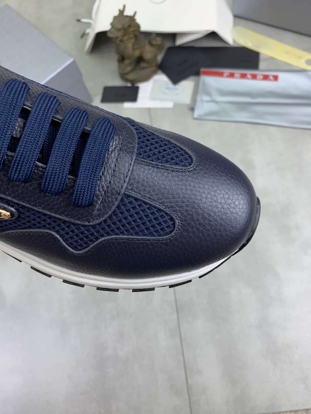 Men's shoes 💰P560💰[New style] popular models are on the official website, 🆘 Trendy brand (Prada) mainly promotes popular models, avant-garde and versatile fashion men's shoes private version mold opening, cowhide surface splicing 1:1.. Fashionable and simple, original imported cowhide lining cowhide feet; the atmosphere and personality are more fashionable, eye-catching and pursuing class. It will subvert the old idea and be a must-have for fashionistas with you! Must keep it for yourself! Tall and comfortable, large and low, high-end quality workmanship. Number of yards: 38-45 4️⃣optional.